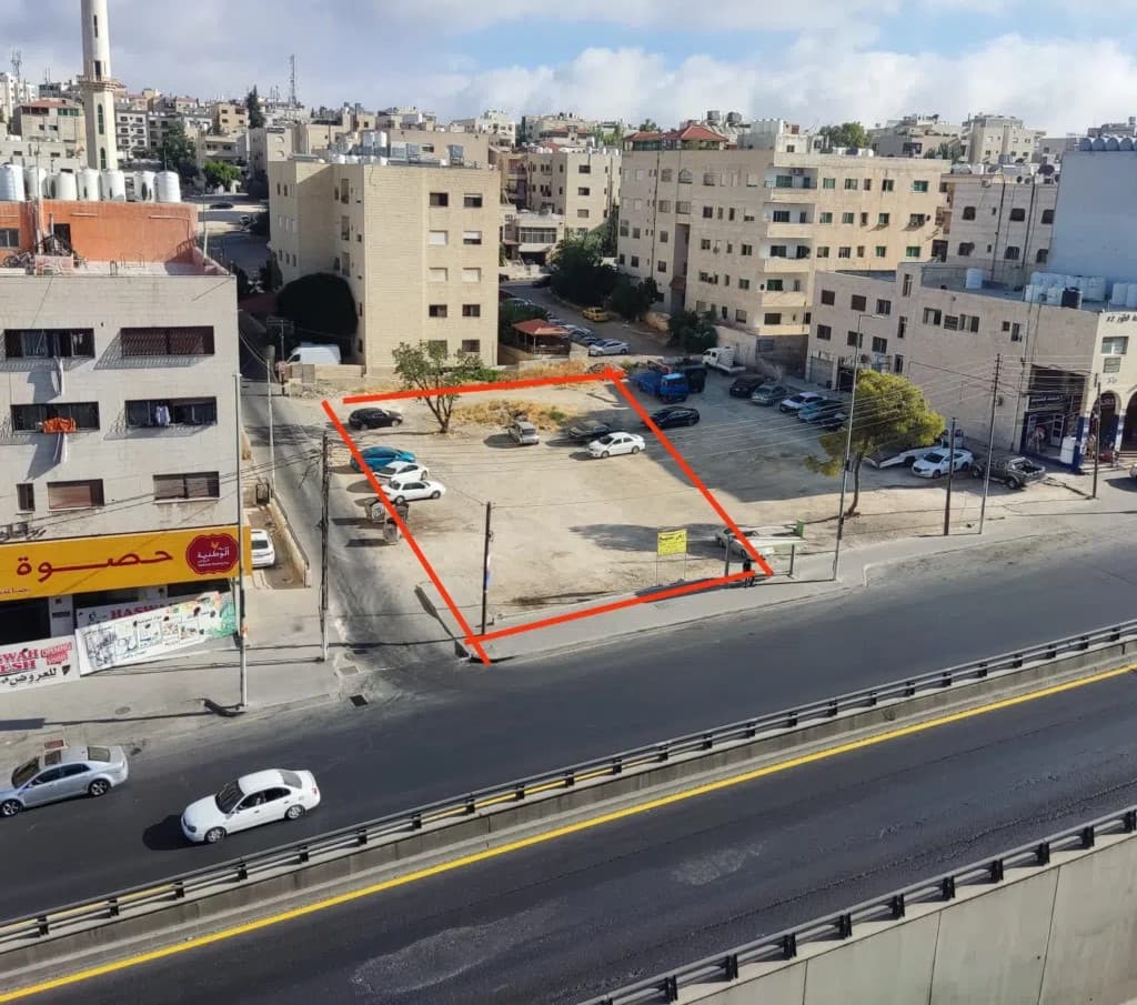 أرض تجاري للبيع في الجبيهه على الشارع الرئيسي أمتداد شارع الجامعة تصلح لبناء مجمع تحاري كبير