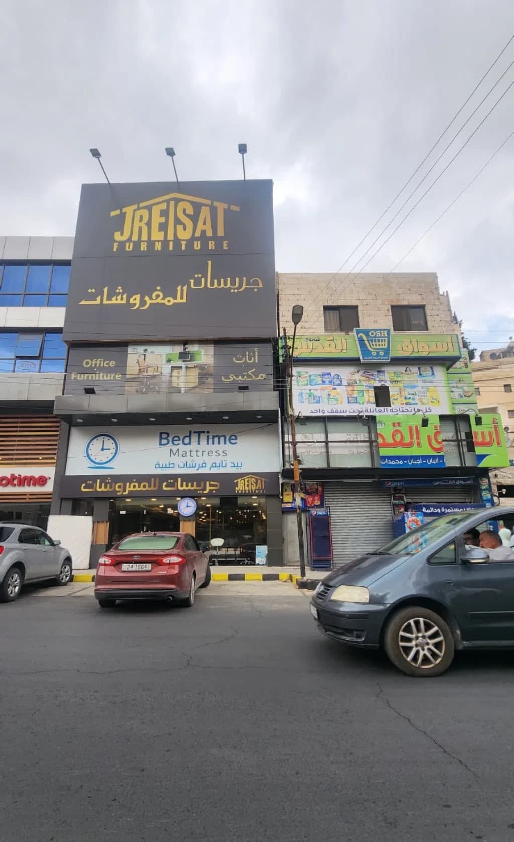 مجمع تجاري للبيع