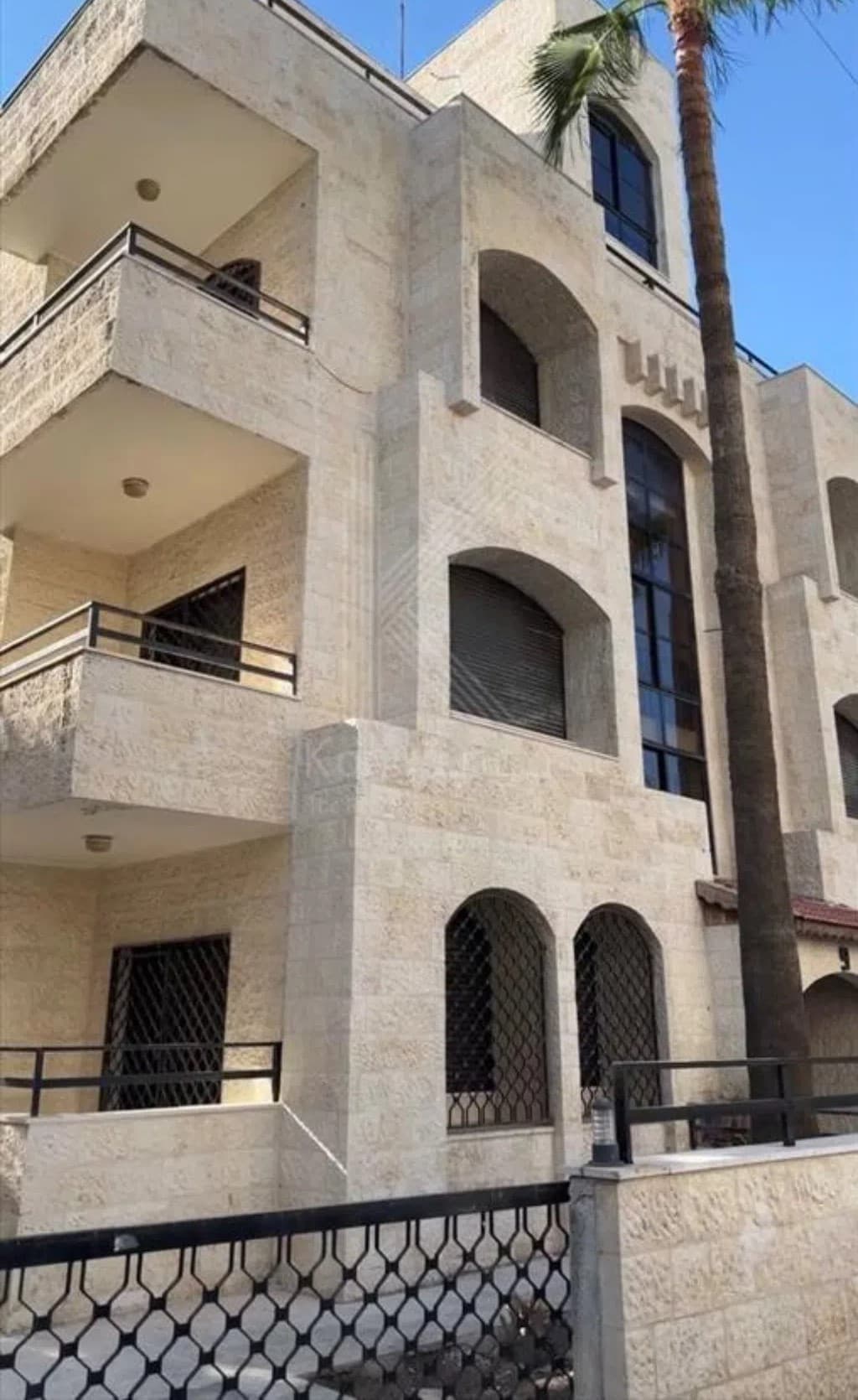 مبنى سكني للبيع في اللويبدة -فرصة للاستثمار أو السكن العائلي
