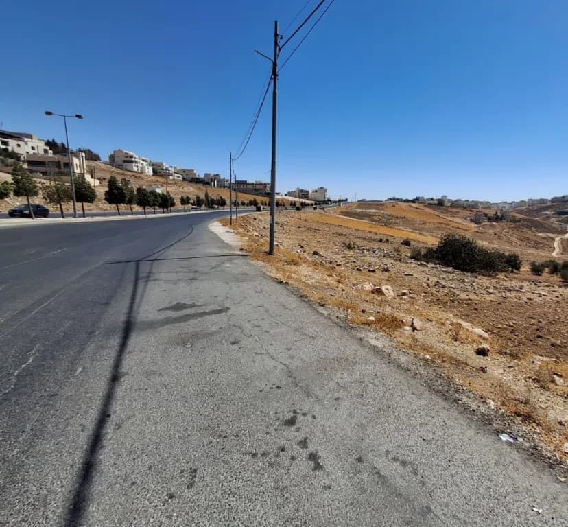 موقع استثماري مميز جدا تقع القطعة في اقوى المواقع التجارية في عمان بالقرب من الدوار الخامس