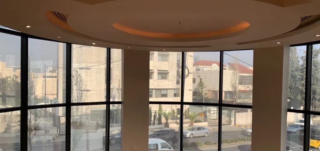مجمع تجاري فاخر جدا للبيع في أفضل مواقع شارع زهران