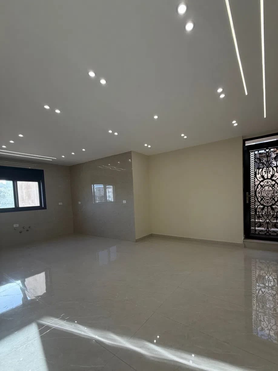شقة للبيع طابق اول بمساحة 160م بسعر مميز بارقى احياء شفا بدران قرب جامعة العلوم التطبقية سوبر دي